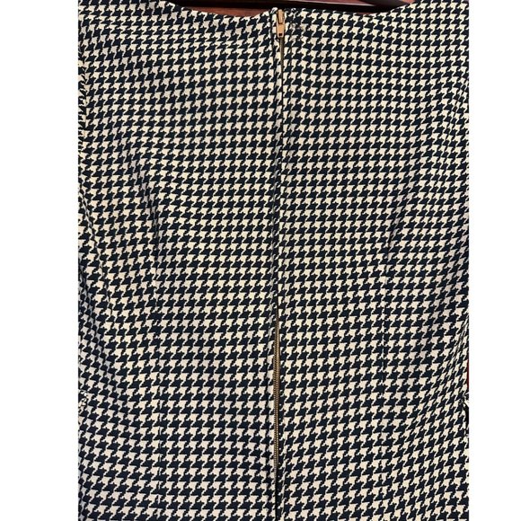 Black and Nude Houndstooth Dress with Belt Size M - Picture 4 of 16
